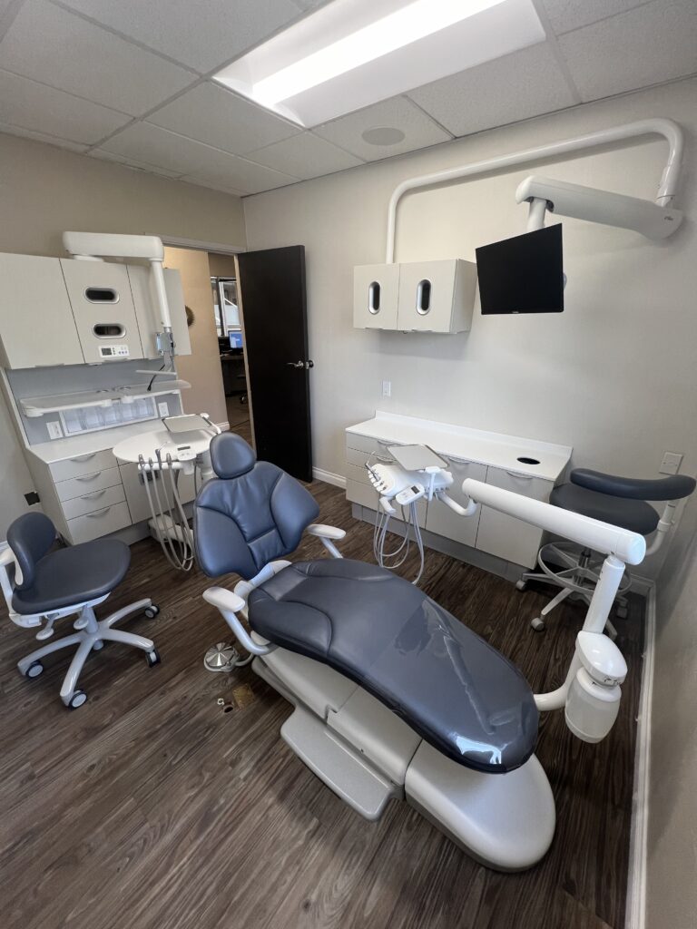 Dental chair and exam room at Etesse Dentistry dental practice serving Solana Beach and Encinitas
